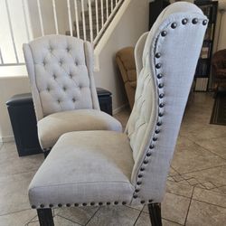 2 Tufeted Bega Side Chairs