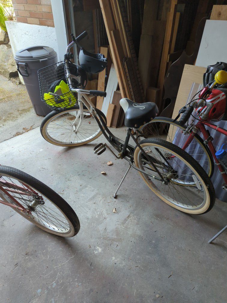 Schwinn cruiser Bicycle With Basket