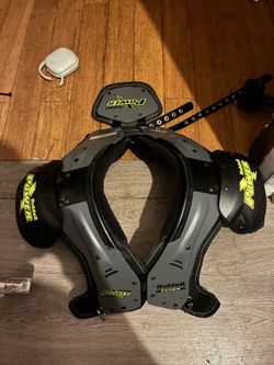 NEW Riddell Power AMP Football Shoulder Pads, Medium (16-17" / 36-38")