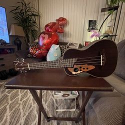 Paisen 23-inch Rosewood Concert Ukulele with Unique Sound Hole Design 