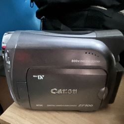 Canon MiniDV Digital Video Camcorder – 800x Digital Zoom (With Case & Cords)