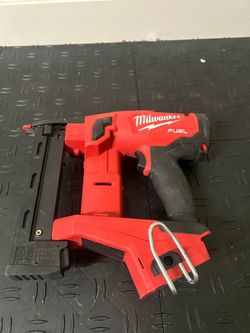Milwaukee M18 FUEL 18-Volt Lithium-Ion Brushless Cordless 18-Gauge 1/4 in. Narrow Crown Stapler (Tool-Only)