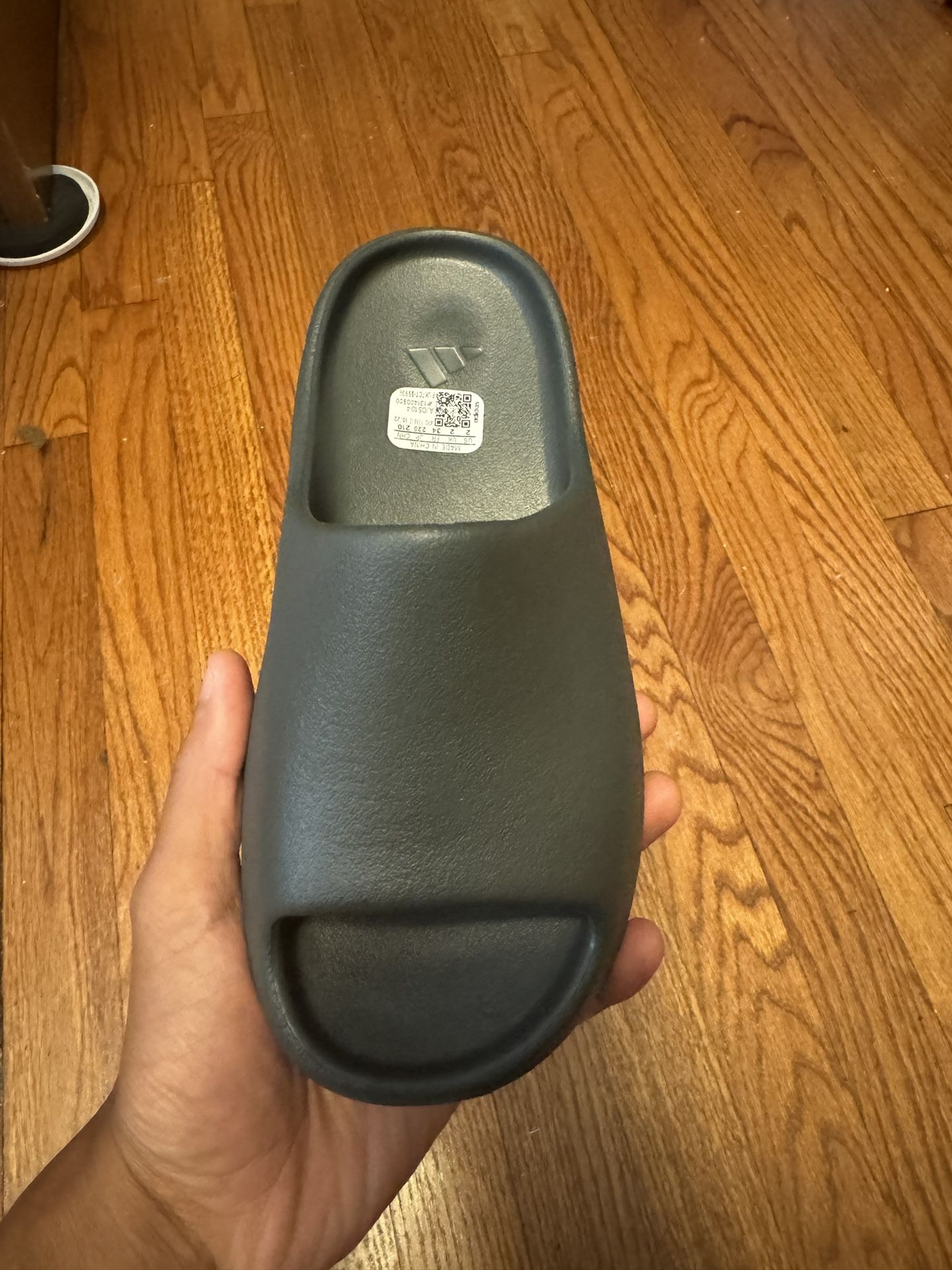 YZY SLIDE (KIDS) DARK ONYX SIZE 2
