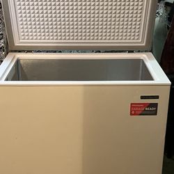 7.0 cu. ft. Manual Defrost Chest Freezer in White with Garage Ready