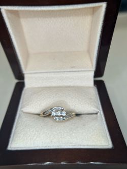 Yellow gold diamond ring