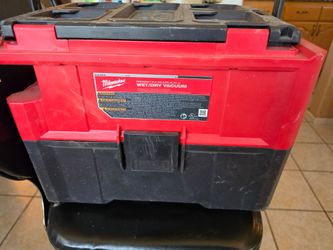 Milwaukee M18 FUEL PACKOUT 2.5-Gallon Wet/Dry Vacuum