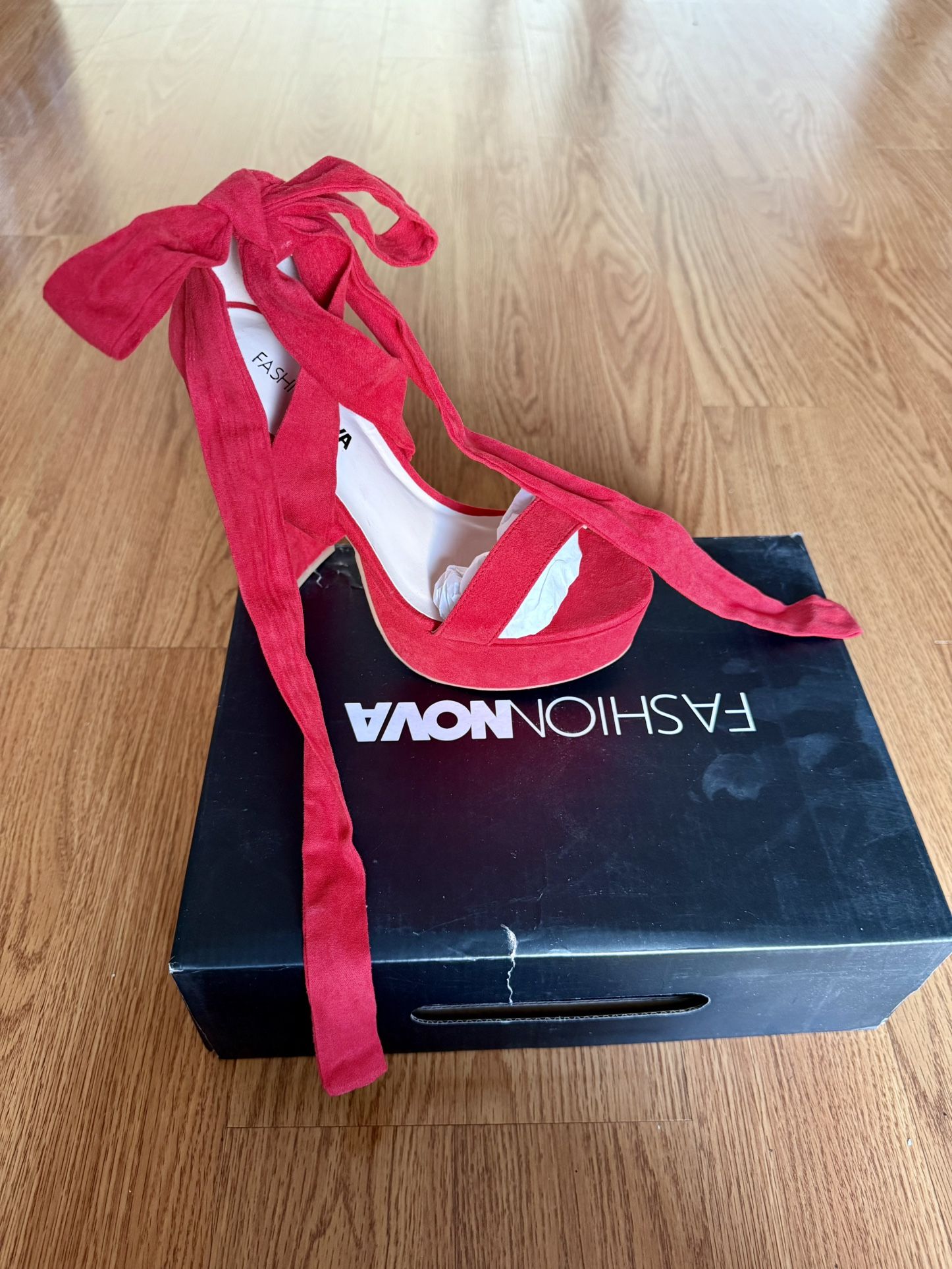 RED SIZE 6 NEW