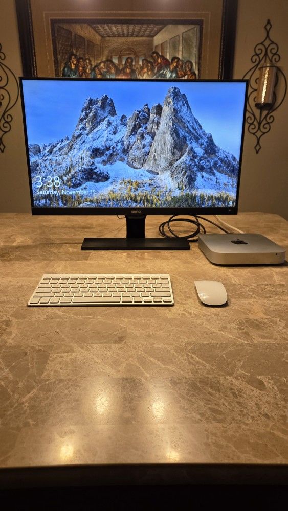 APPLE MINI MACK /WITH BENQ SCREEN..