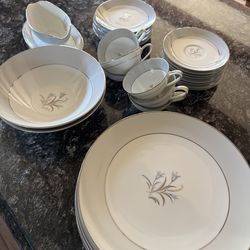 Noritake “Theme” 5545 China Set