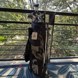 GOLF BAG (GOLF CLUBS INCLUDED)