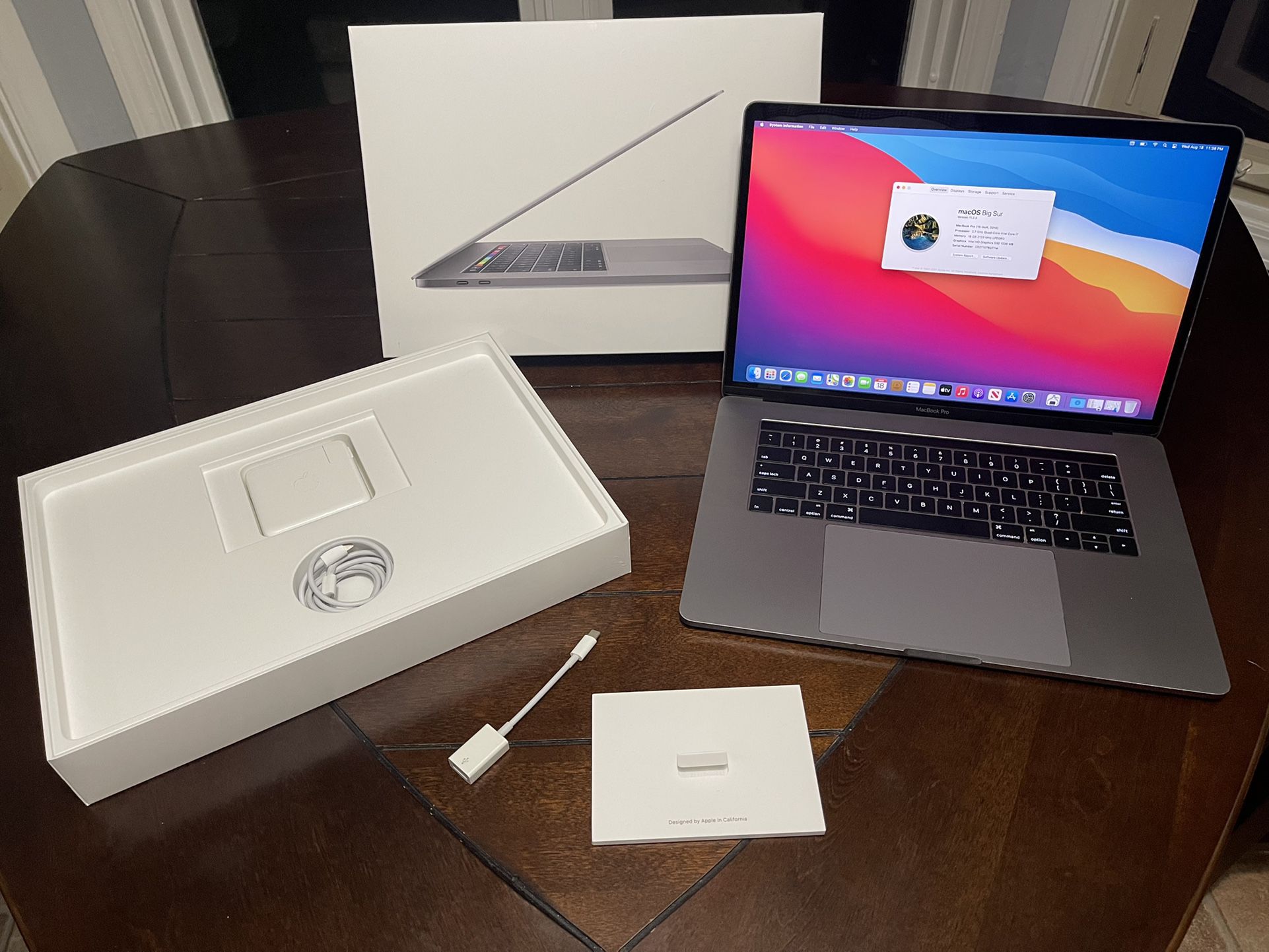15” MacBook Pro 2016 Excellent Cond With Software! 