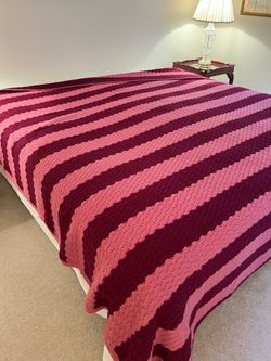 Crocheted blanket in pink and burgundy- king size