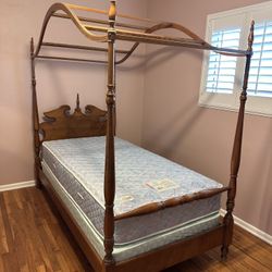 Solid wood 4-Poster Twin Canopy Bed & mattress 