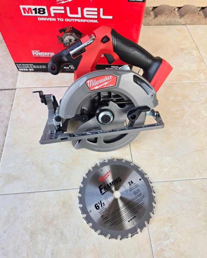 Milwaukee FUEL 18V 6-1/2in Circular Saw (Tool-Only)