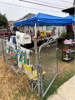 Garage sale / yard sale