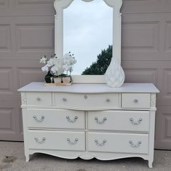 ABSOLUTELY BEAUTIFUL WHITE DRESSER & MIRROR IN SOLID WOOD SHABBY CHIC STYLE LIKE NEW 56X20X33 