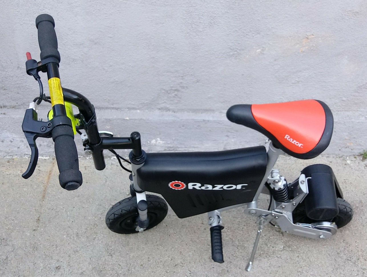 Razor ePunk 12v 80w with New Battery and Charger Included for Sale in