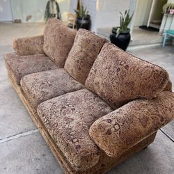 Furniture / Living Room Couch