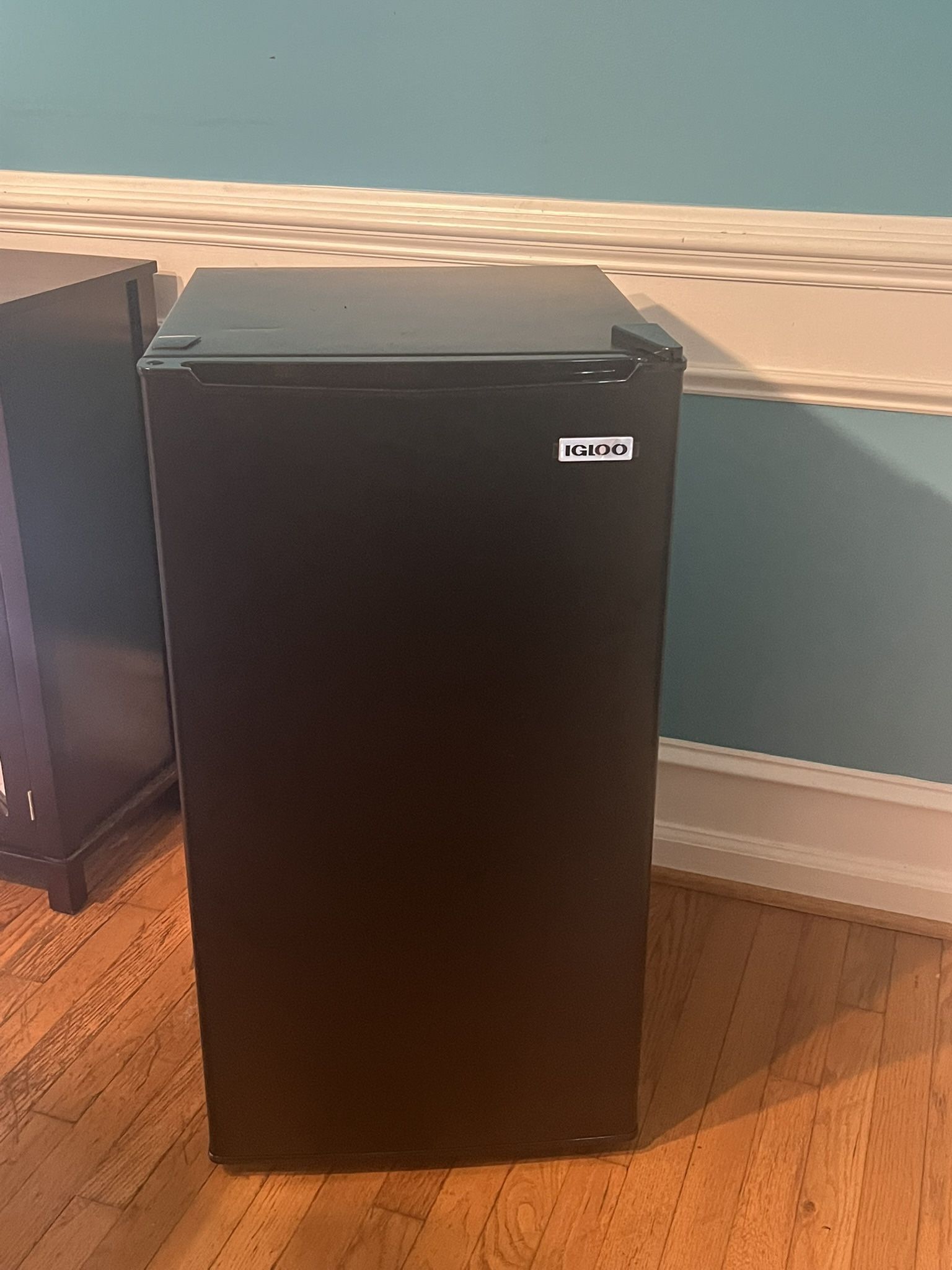 Mini fridge
