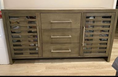 Table Dresser