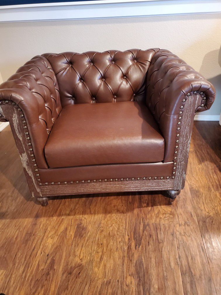 ComfortableBrown Faux Leather Lounge Chair
