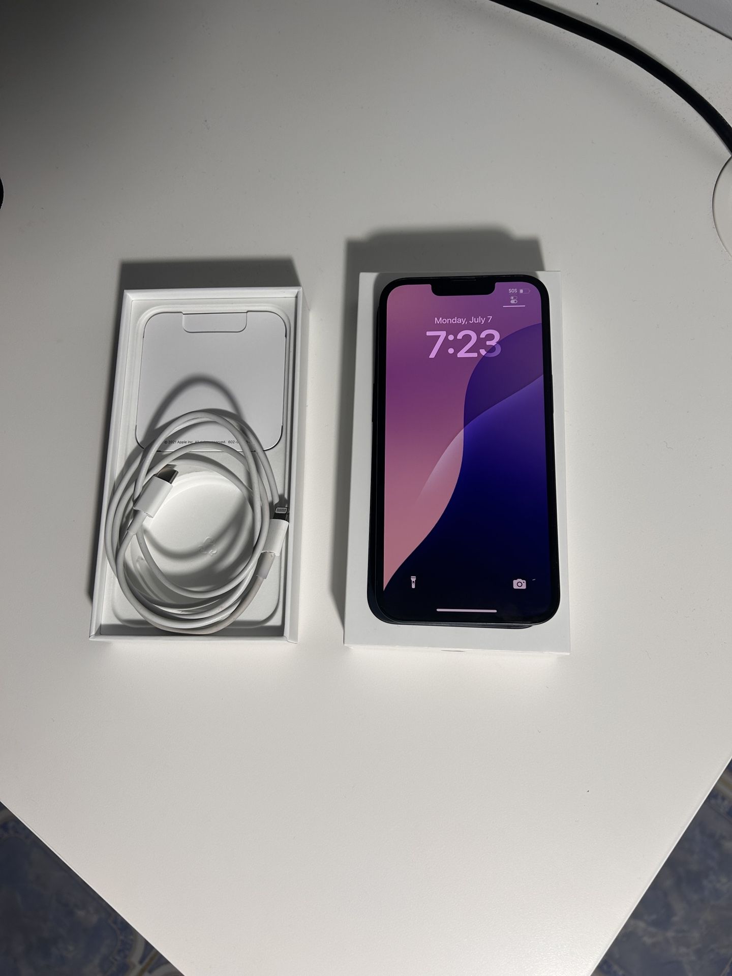 iPhone 13 128gb (T-Mobile Locked) Mint Condition