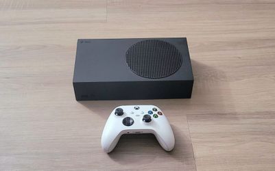 Xbox Series S w/ 1TB Storage & Controller