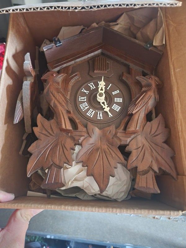 cuckoo clock black forest mechanical 8 day 3 birds 6 leaves german wood