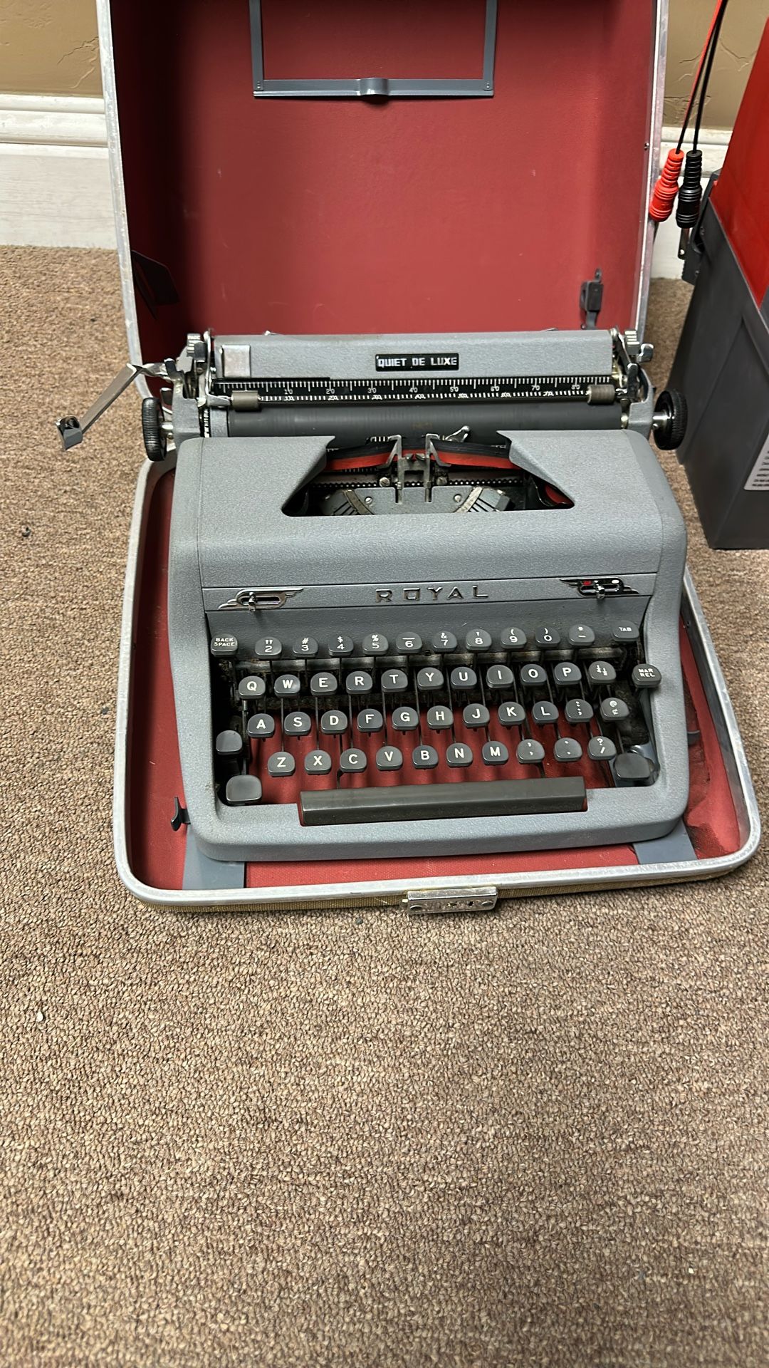 Royal Typewriter 