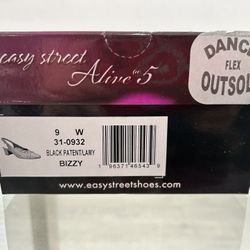 Easy street Bizzy Block Heel Pump