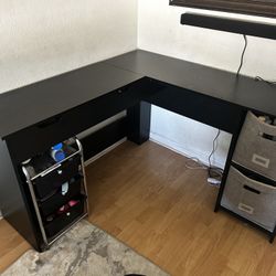 L-shaped desk & 3 drawer storage