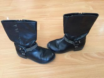 Girl boots size11