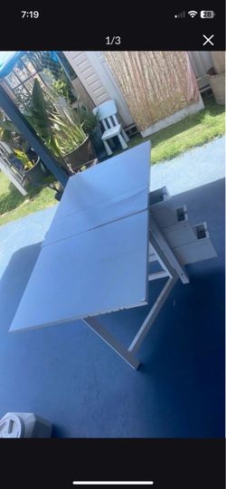 Folding table