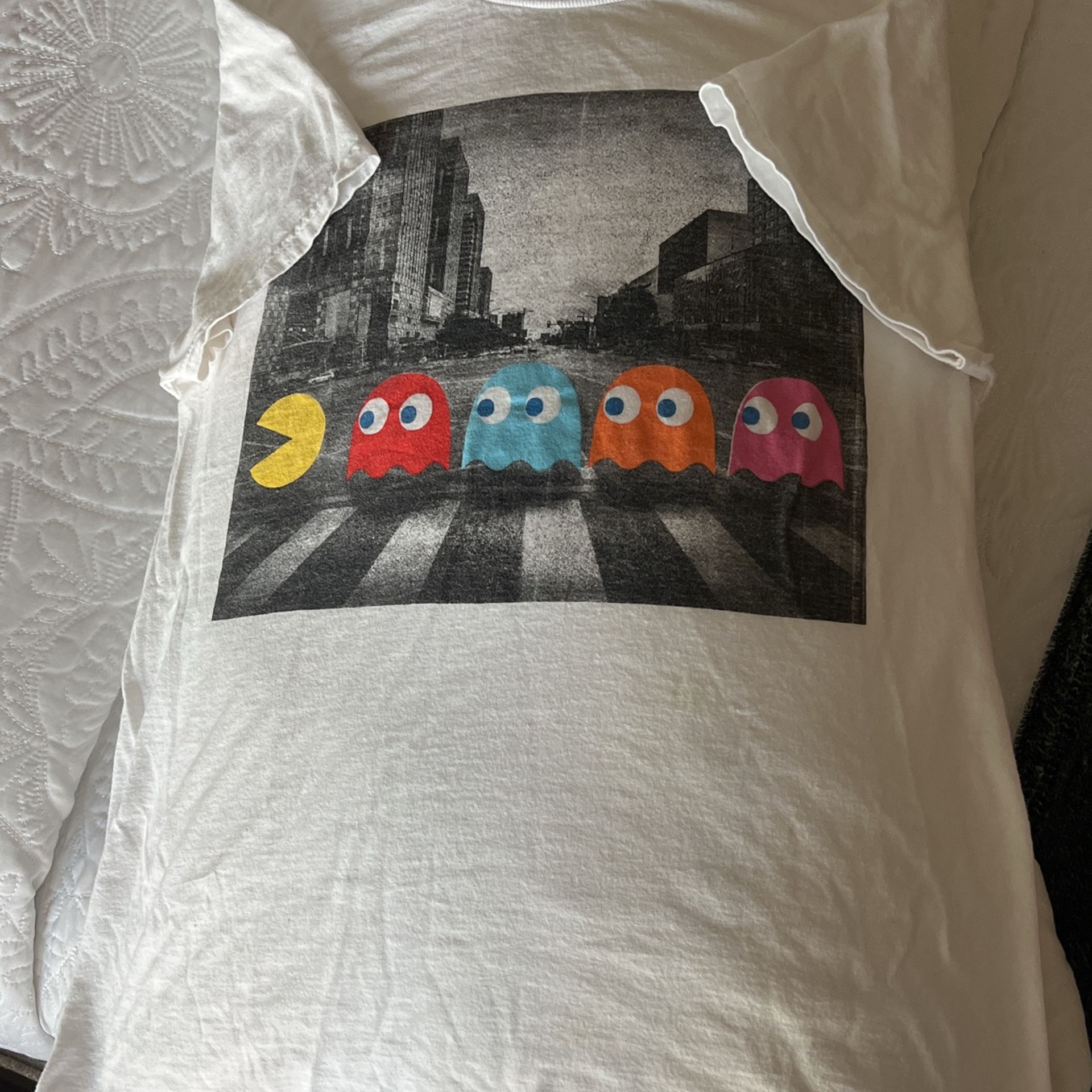 Used Pac-Man Tshirt Size Small