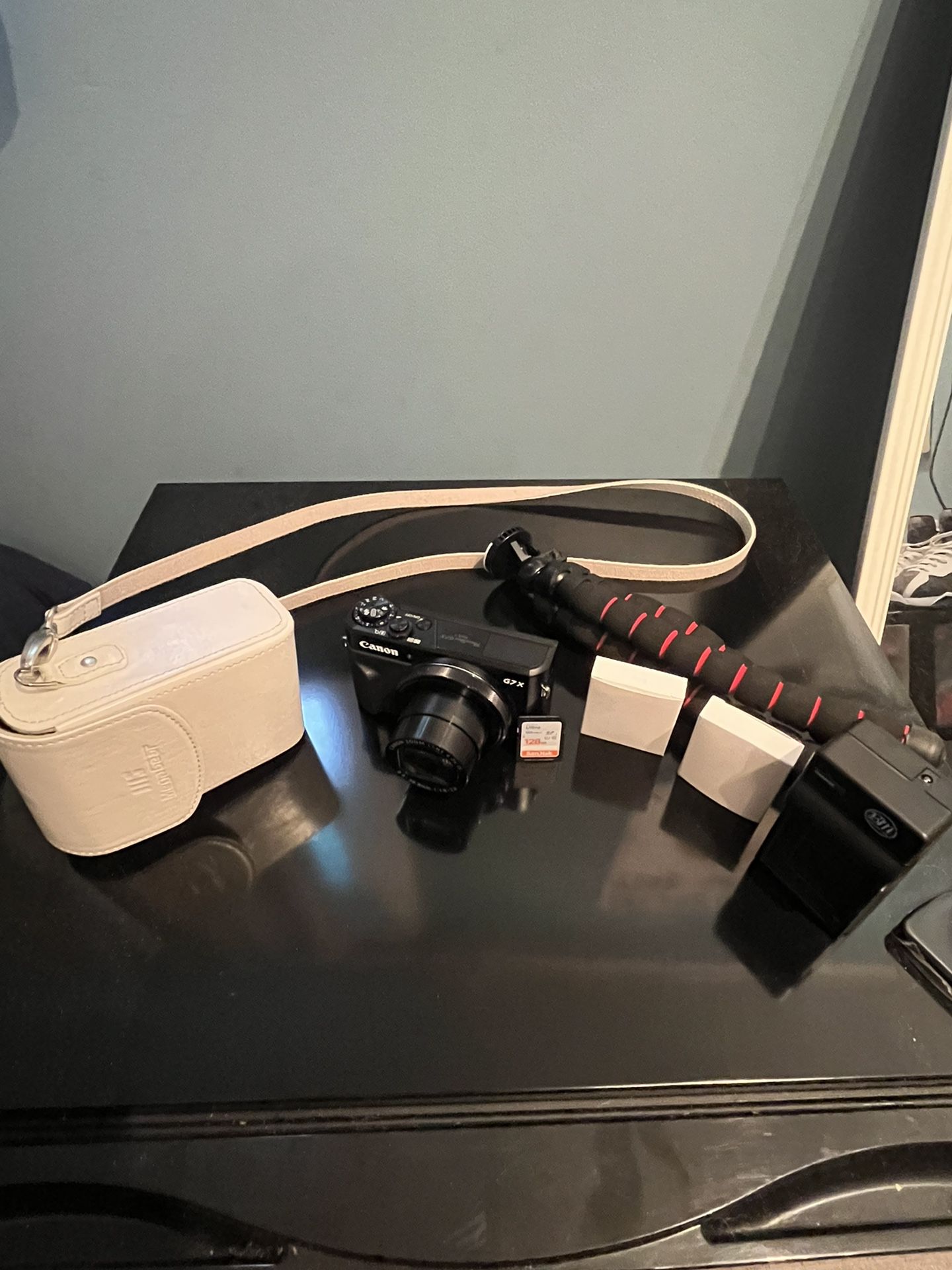 Canon PowerShot G7X Mark II 20.1 MP Compact Digital Camera - Black BUNDLE
