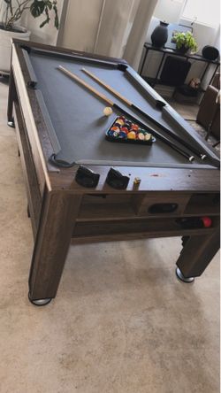 Convertible Pool Table w/Accessories