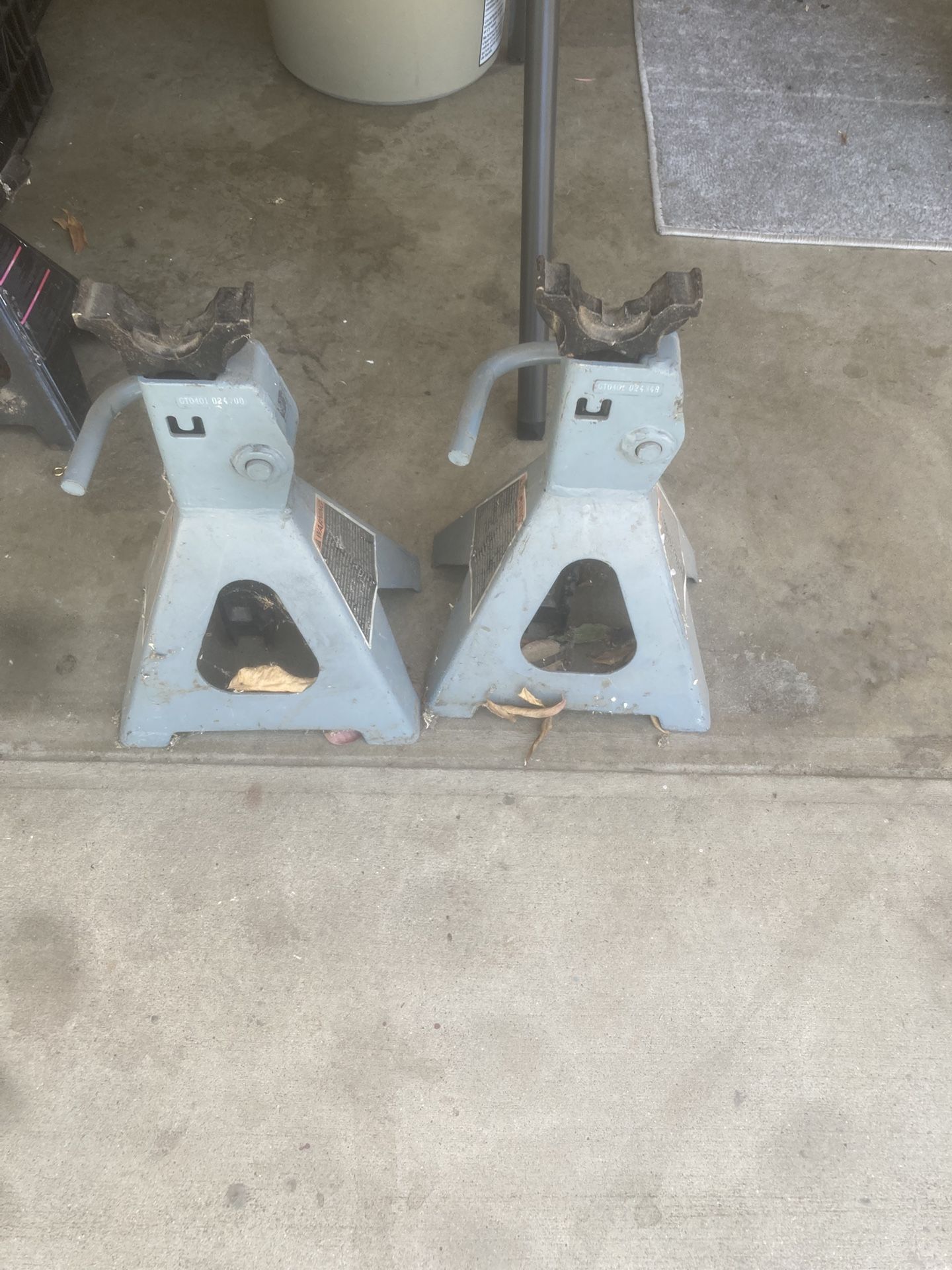 2 Jack Stands 