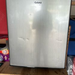 Galanz Mini Fridge 