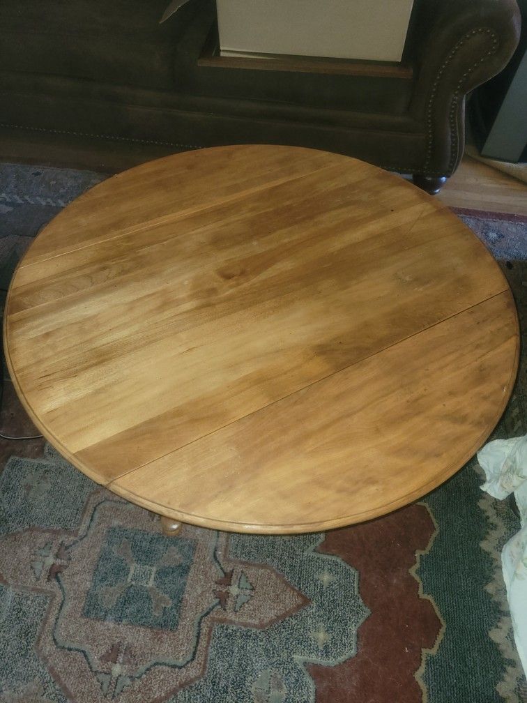 45" Diameter Folding Leaf Coffee Table