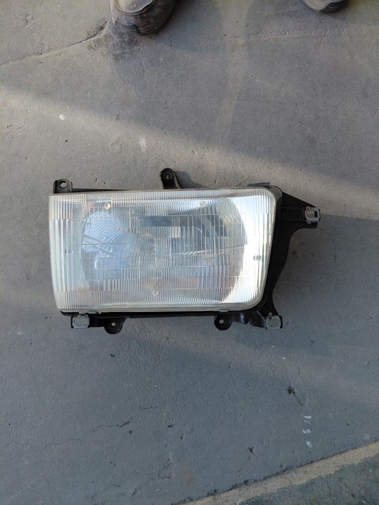 1996 Toyota T100 Headlight 