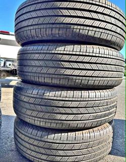 225/60/18 Michelin 📍📍 Vendo un set de llantas con 80% de vida las 4 📍🌟
