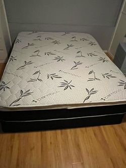 Queen-size mattress.(colchón)