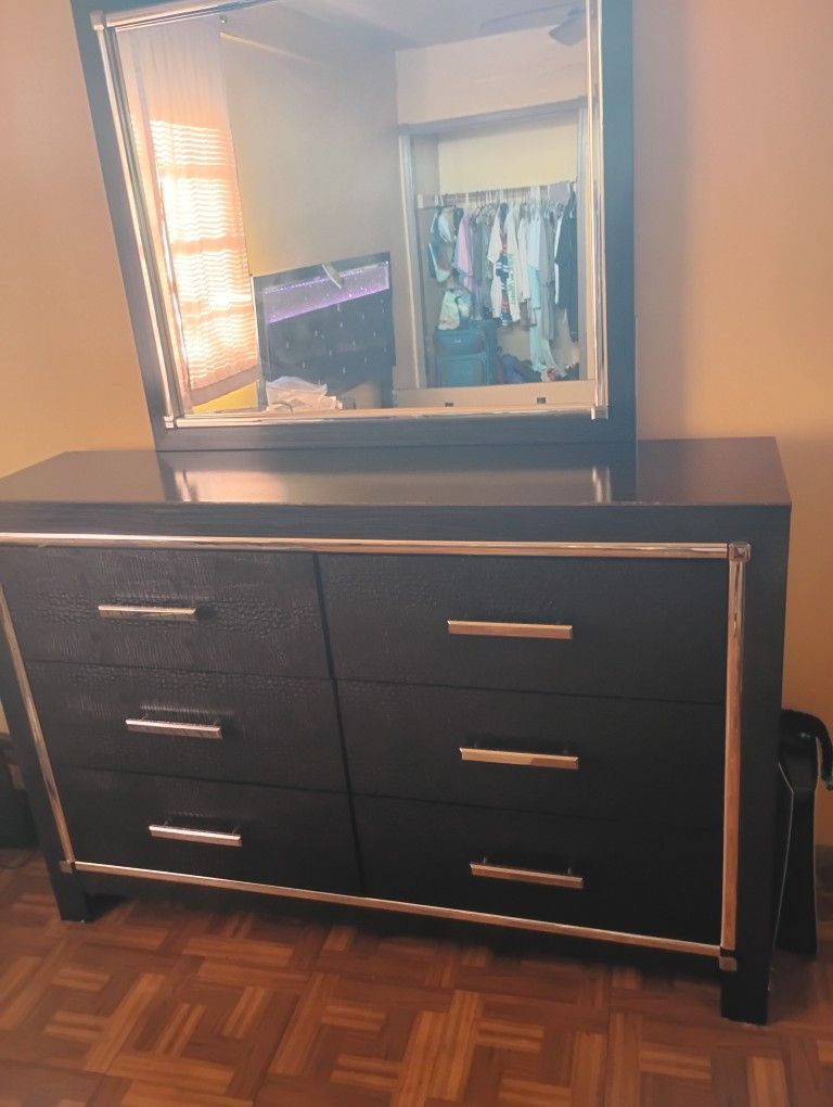 Three Piece ashly Set King Size Frame And Dresser And Nightstand 