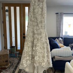 Gorgeous New Wedding Gown 