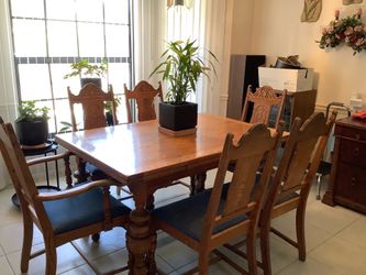ANTIQUE DINING TABLE, CHAIRS AND HUTCH