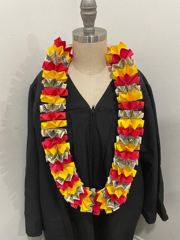 Graduation.Lei. $20