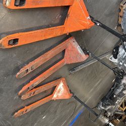 5000lb pallet jacks - EXCELLENT WORKING CONDITION- delivery fee extra
