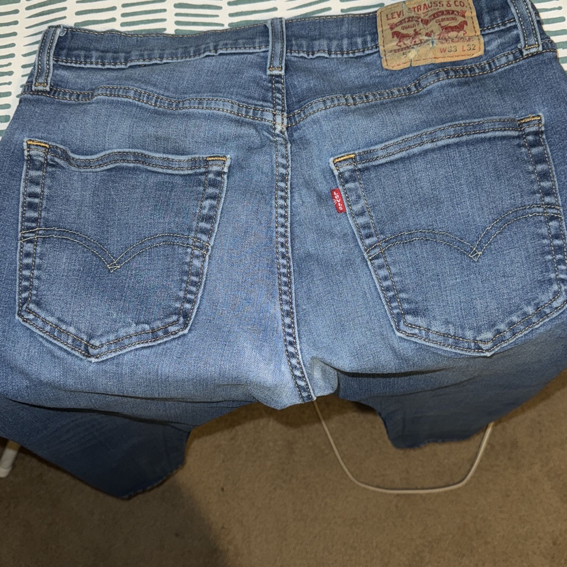 512 Levi’s 33x 32 