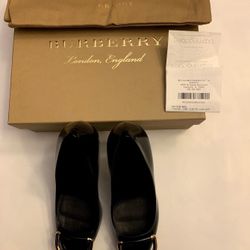 Burberry Shoes Black. Women. 