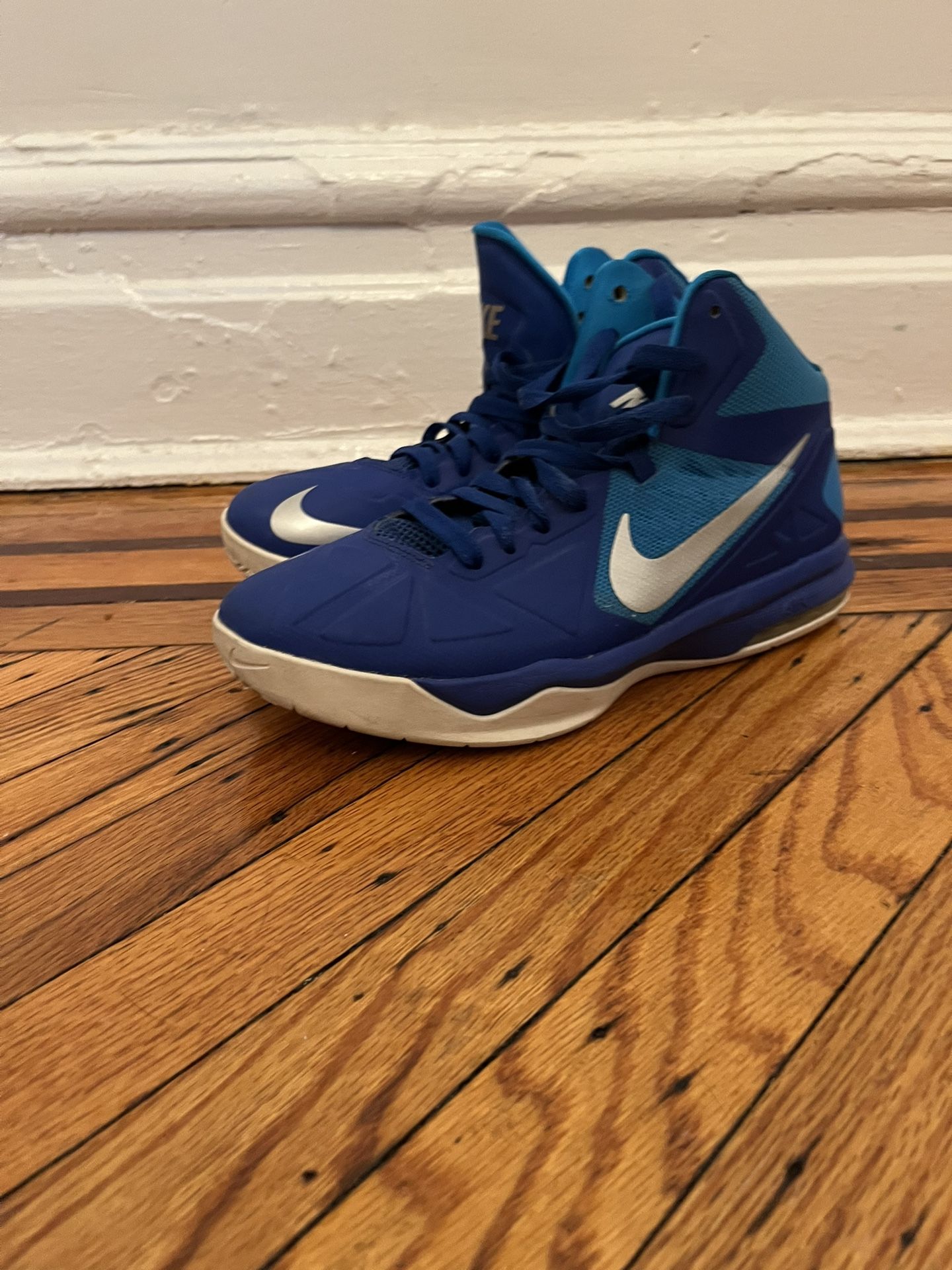 Nike Air Max Body U Sneakers In Blue